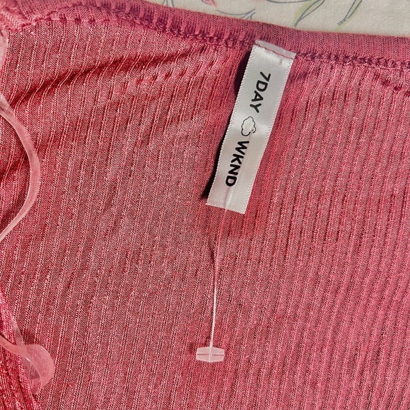 Red cross wrap crop top size medium - Picture 2 of 4